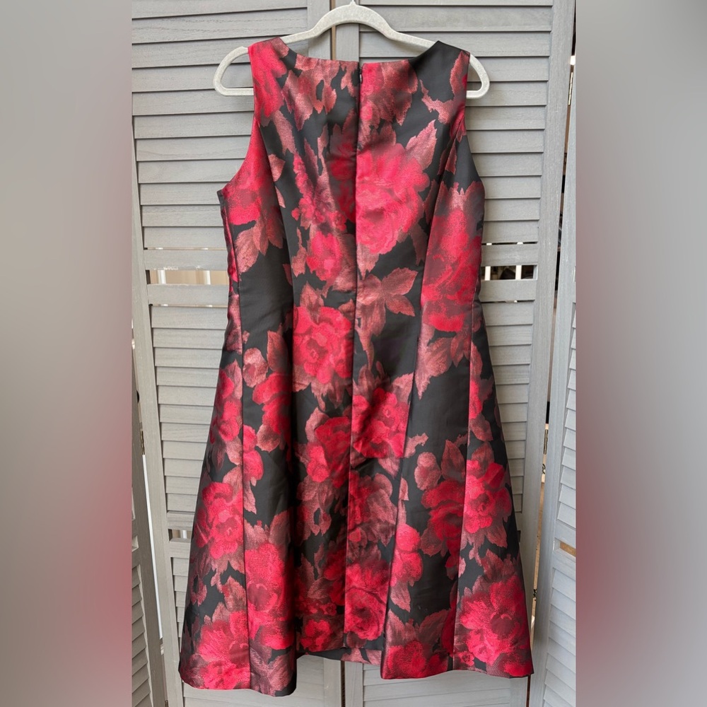Tahari ASL Arthur S. Levine Black and Red Floral Pleated Dress Size 14 - Picture 5 of 6